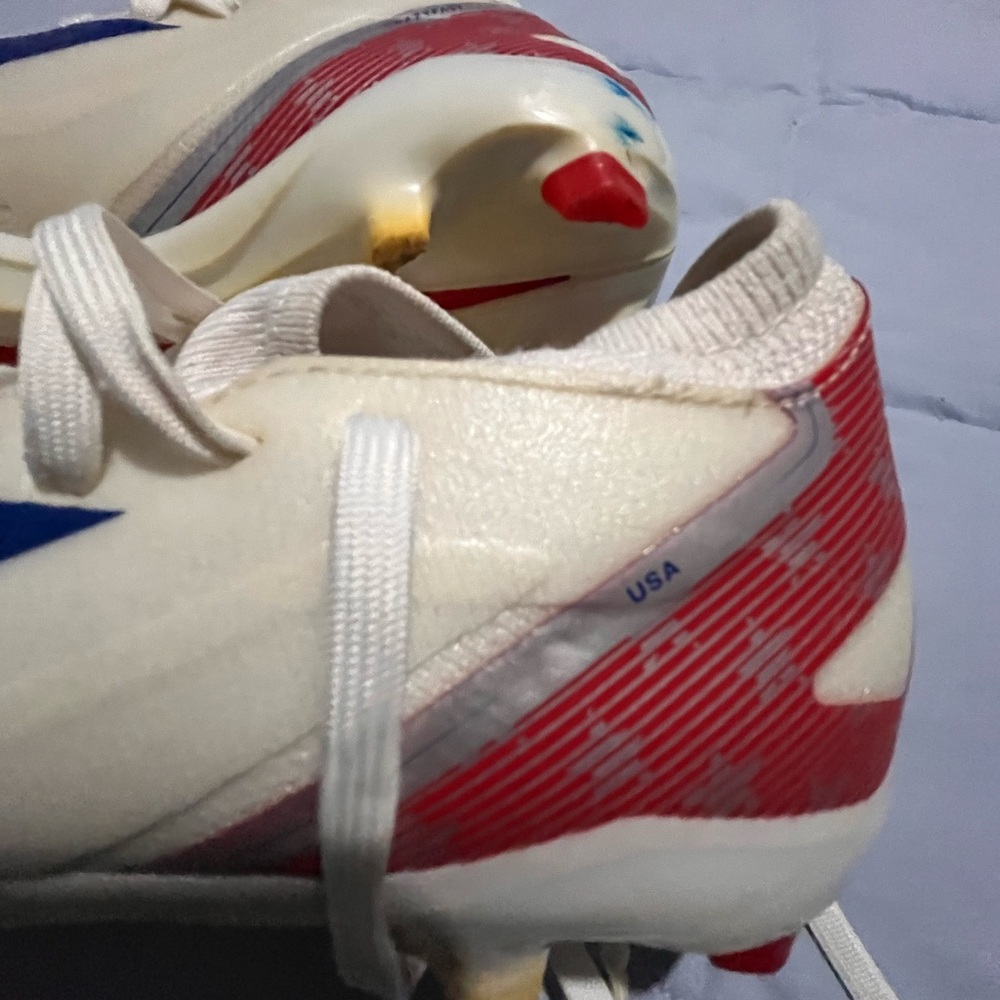 Great Unisex Cleats, used but only 1 season.